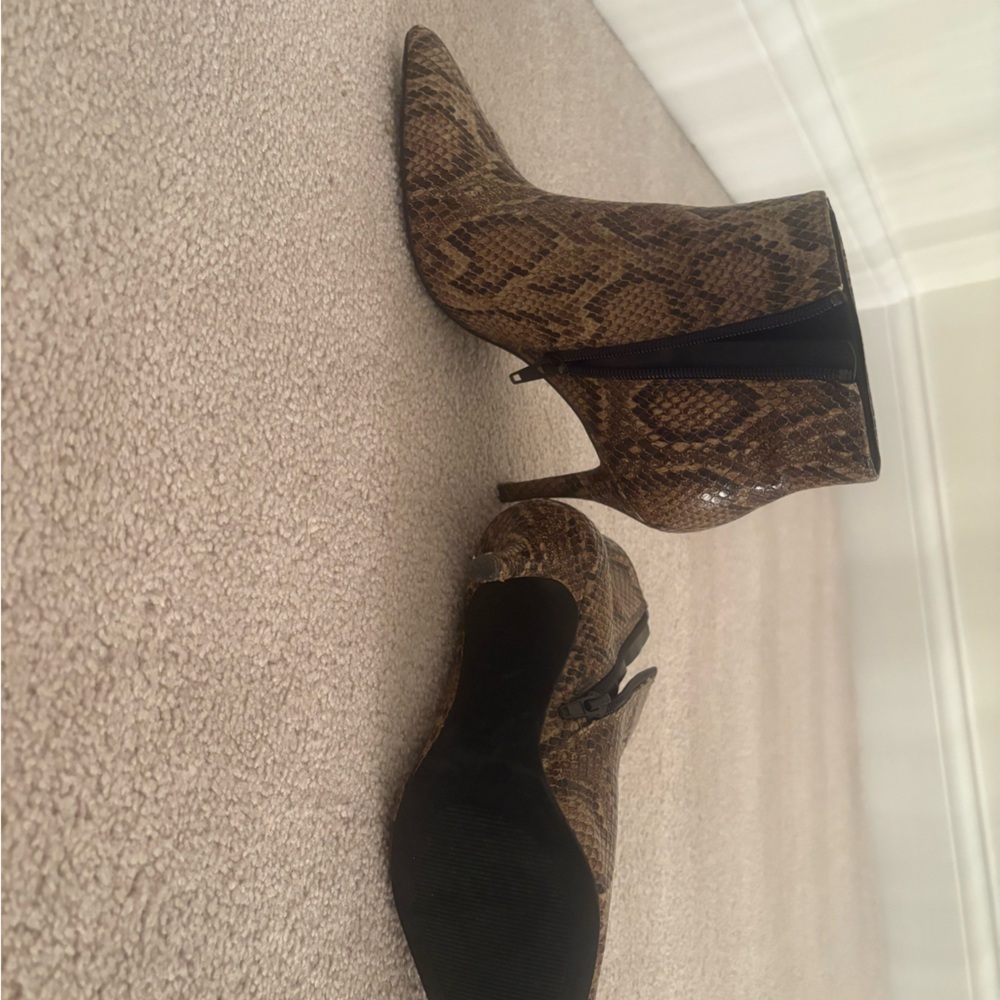Chic Snakeskin Pattern Ankle Booties
